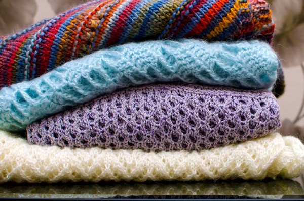 W czym tkwi sekret ponadczasowości swetrów ażurowych?